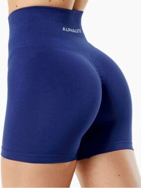 Alphalete Amplify Shorts 4.5
Size Medium Women's